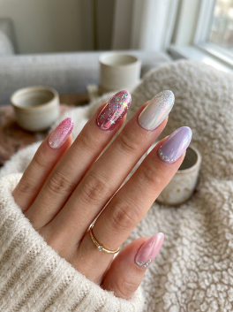 Cute Chrome Nail Designs with Glitter